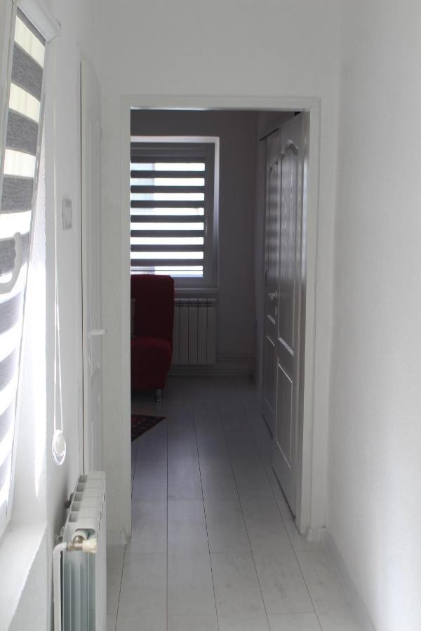 Red Apartman